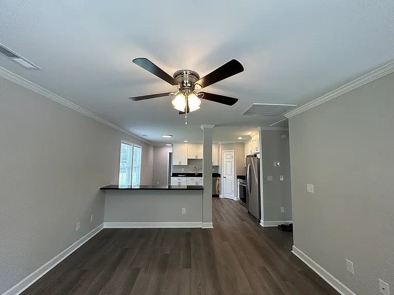 410 Kendall St — Photo 5