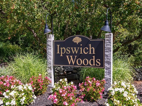 2nd image of 13 Ipswich Woods Dr Unit 13