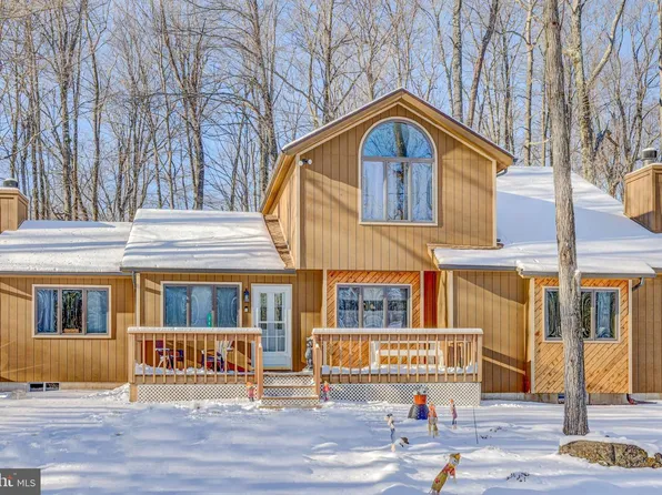 241 Wyalusing Dr, Pocono Lake, PA 18347