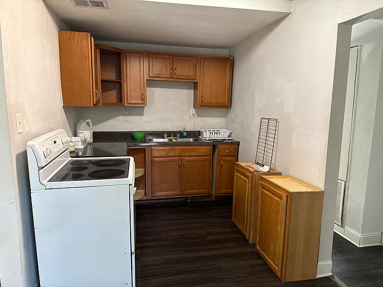 207 S J St — Photo 9