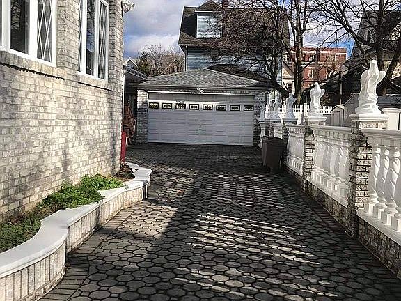 3rd image of 8645 106th St