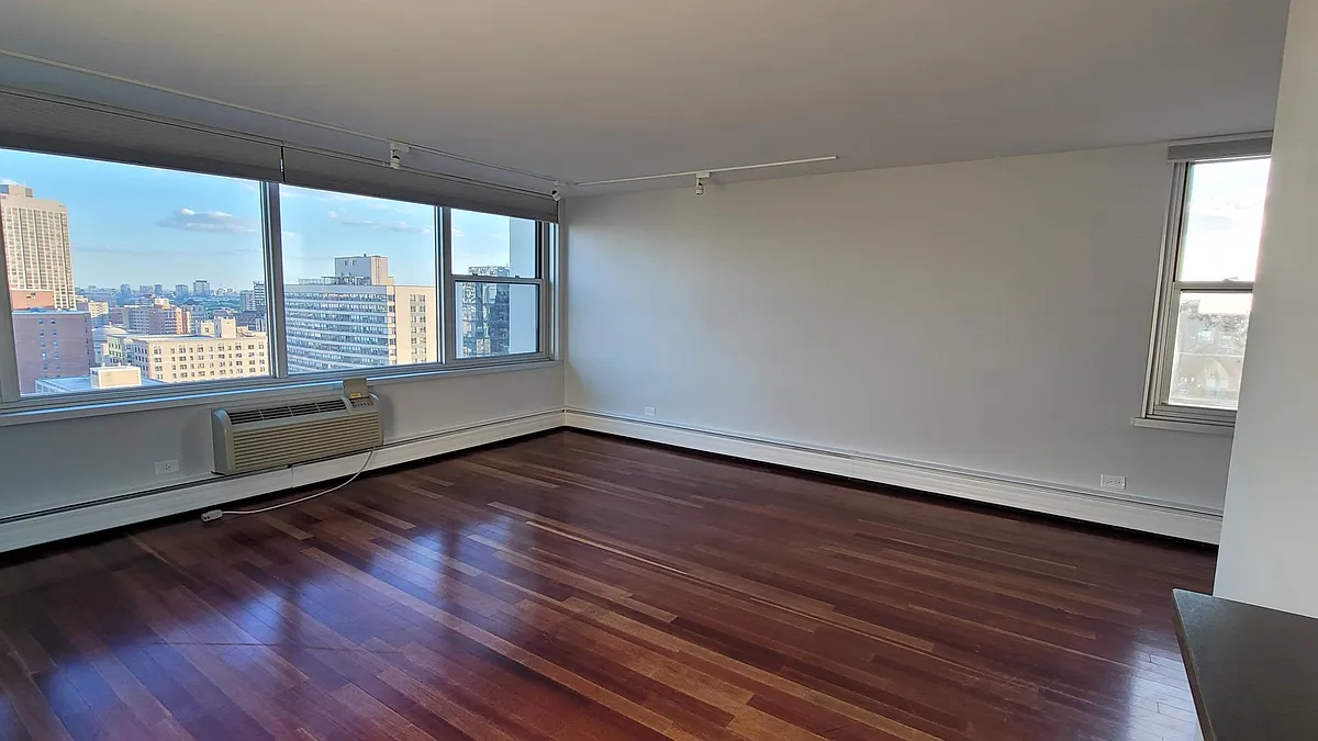 Building Photo - 336 W Wellington Ave #2401