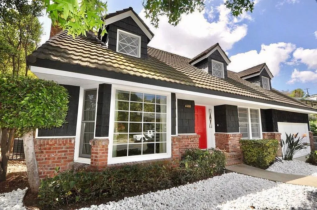 3 bed, 2852 sqft, $6,400 — Photo 1
