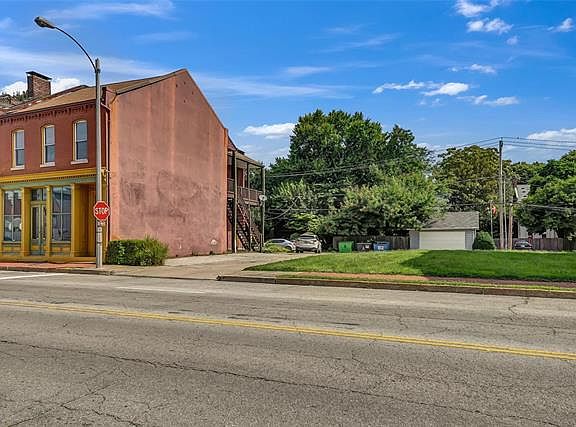 2nd image of 941 Park Ave