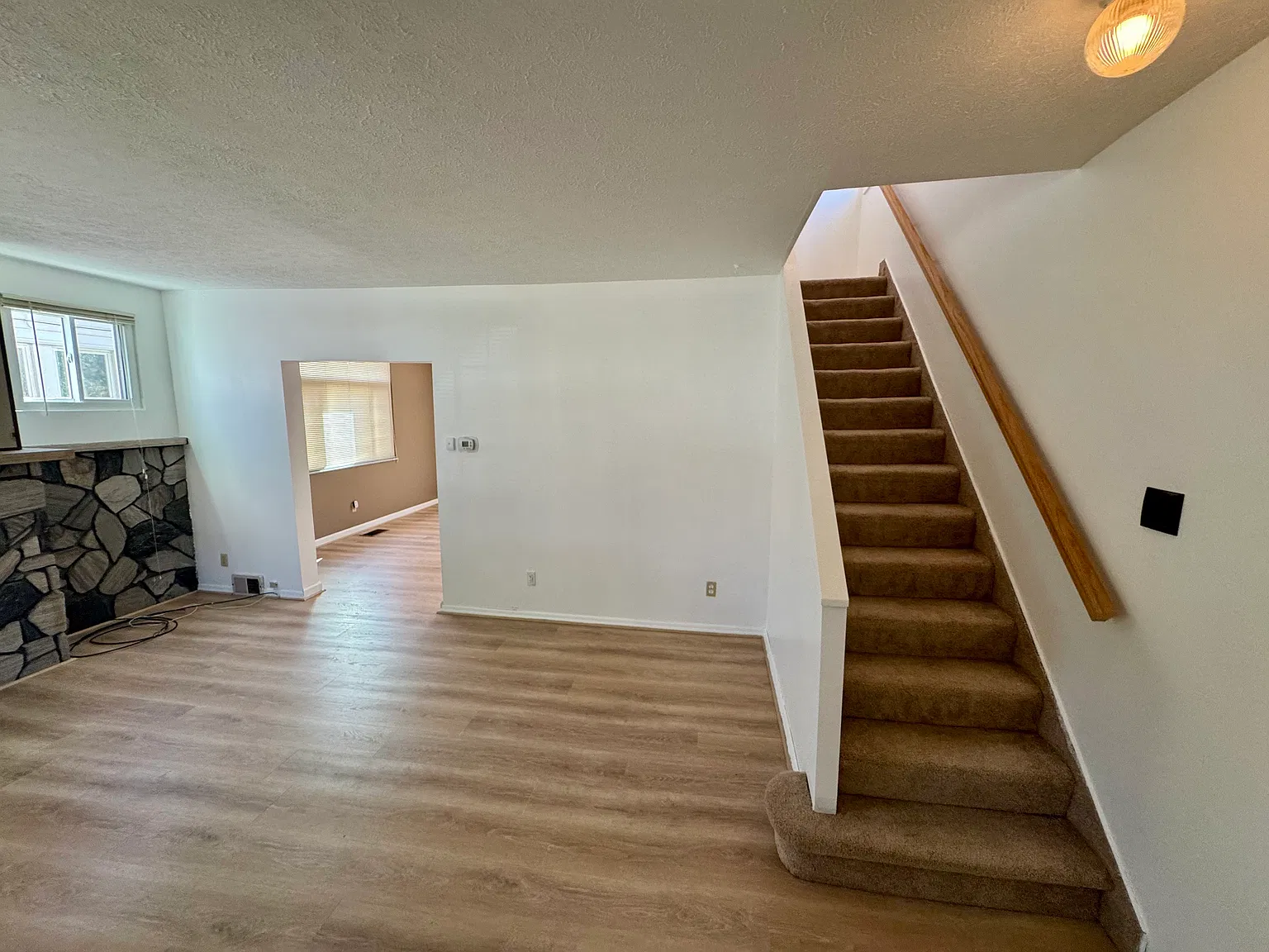 3 bed, 1360 sqft, $1,950 — Photo 3