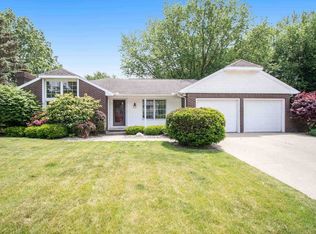 1057 Parkwood Dr, Nappanee, IN 46550