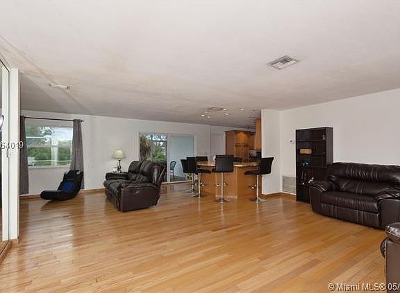 4th image of 941 NW 42nd Ave
