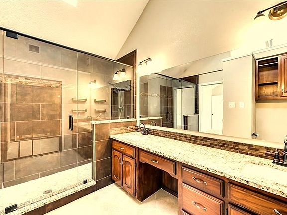3rd image of 2506 Crestedge Dr