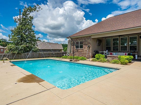 4th image of 113 Winter Oak Pl