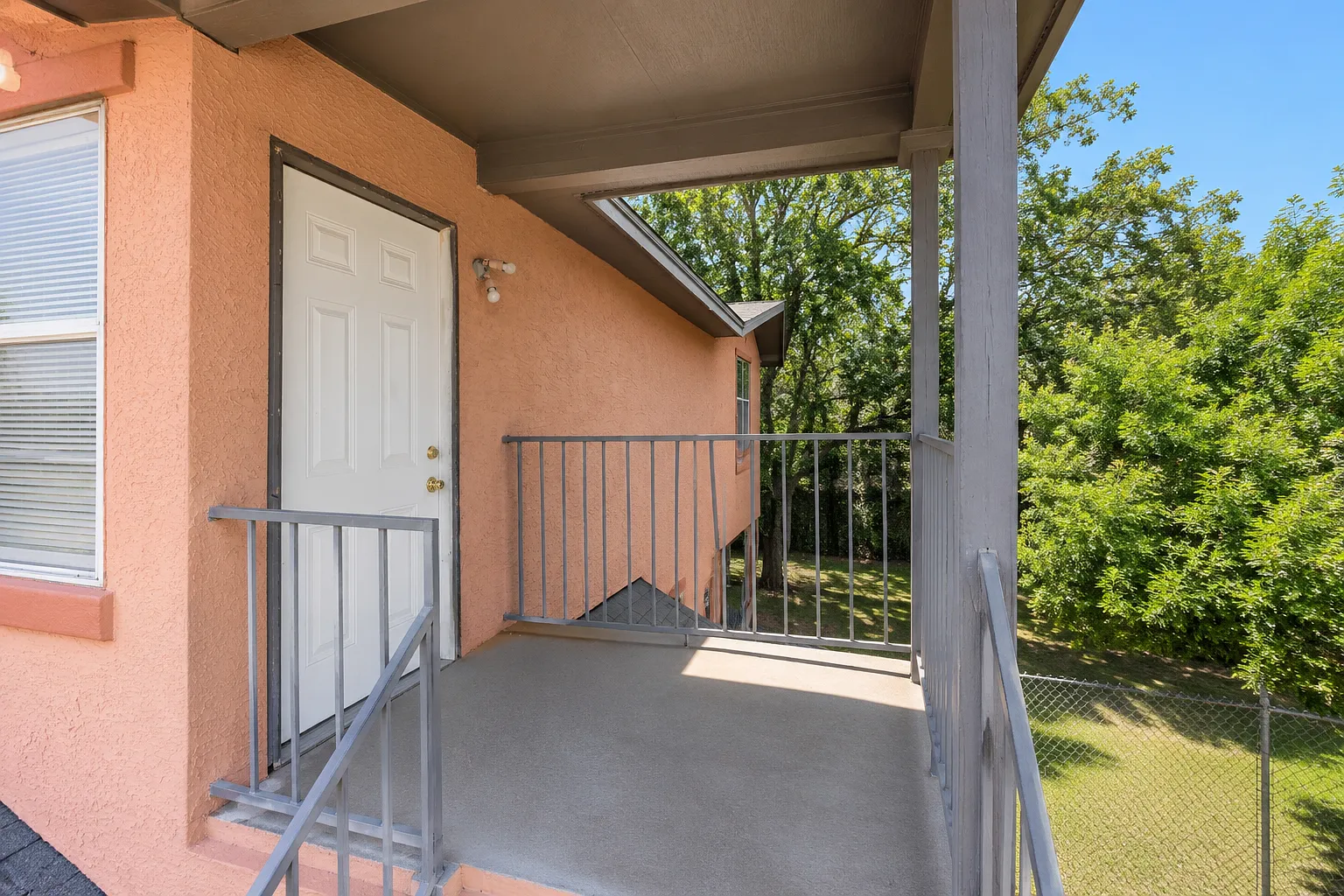2 bed, 700 sqft, $1,260 — Photo 2