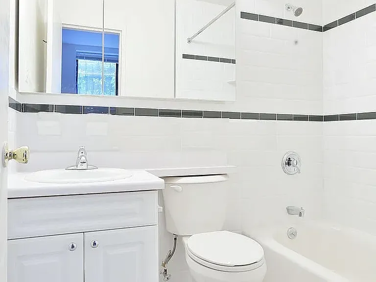 220 E 25th St #U6B — Photo 5