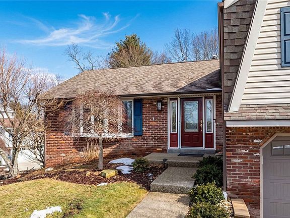3rd image of 109 Holly Dr