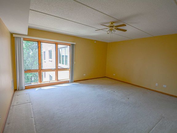 5th image of 4655 N Cumberland Ave APT 408