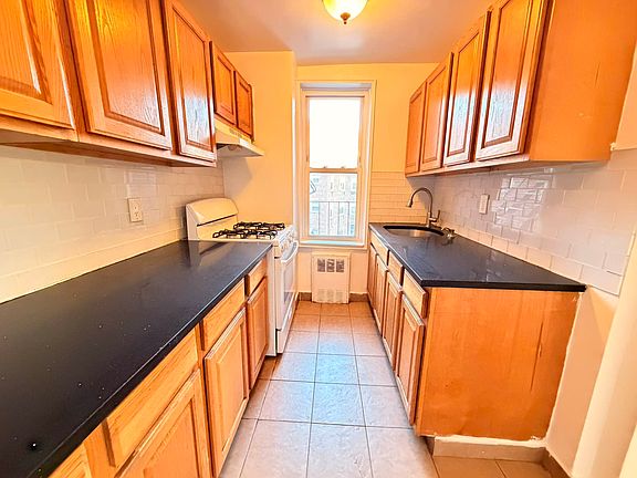 5th image of 14202 84th Dr APT 4h