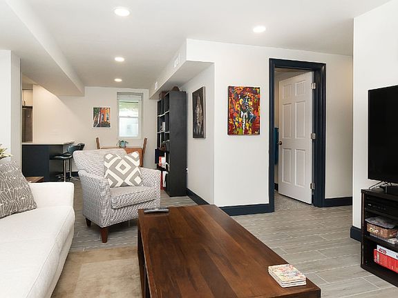 4th image of 8 Alveston St #1