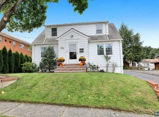 4 Pine St, Wallington, NJ 07057