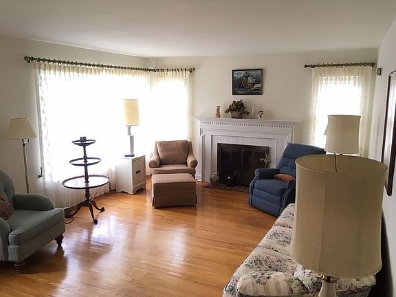 3rd image of 977 Paxford Pl
