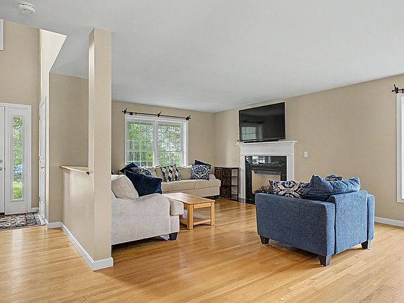 4th image of 8 Pineo Farms Road