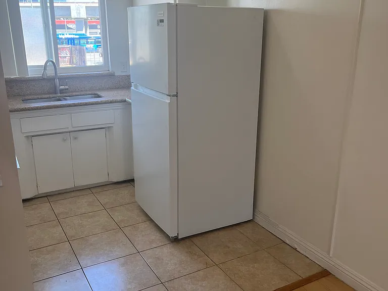 2420 Butler Ave #6 — Photo 13