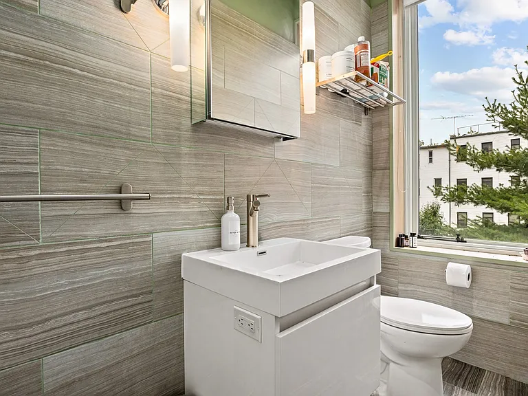 286 Hancock St #2 — Photo 9