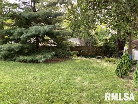 5th image of 626 Lincoln Dr