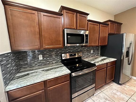 3rd image of 11077 Savannah Landing Cir