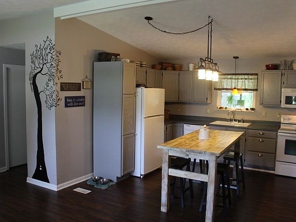 5th image of 402 W Tanner St