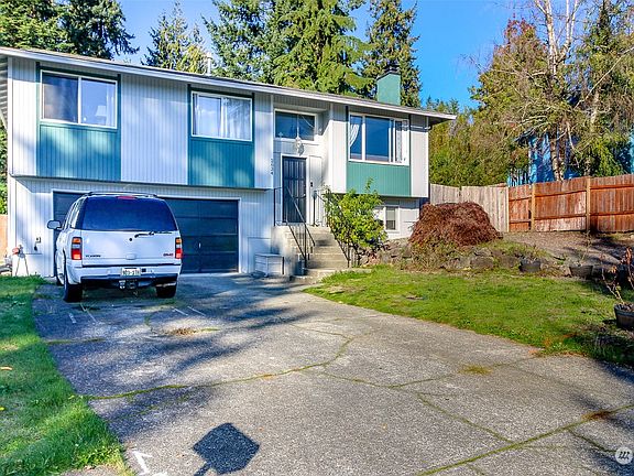 2nd image of 2634 Parkwood Boulevard