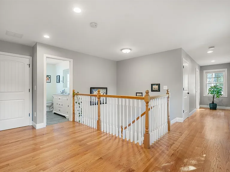 28 Park Ave — Photo 12
