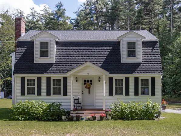 17 East St, Pepperell, MA 01463