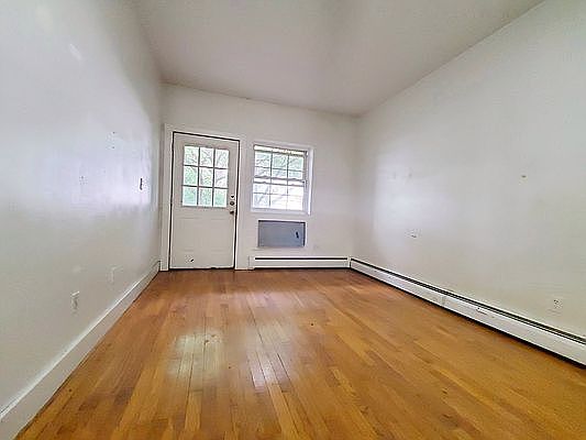 4th image of 297 Tompkins Ave #3