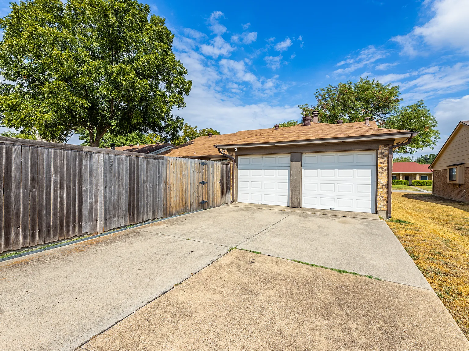 1328 Colmar Dr — Photo 3