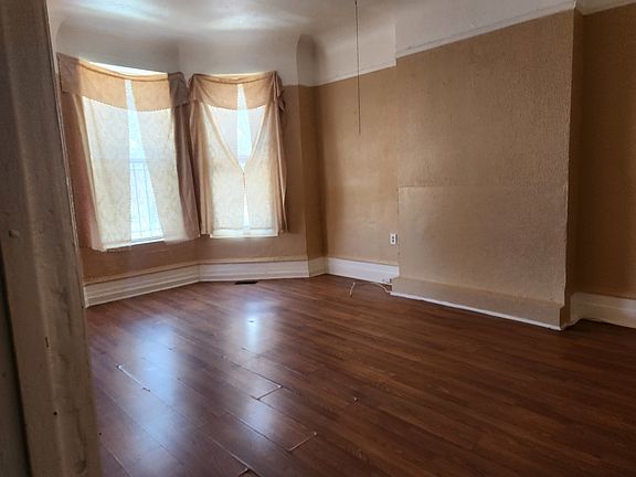 3rd image of 312 N Hamlin Ave