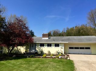 8083 Fieldcrest Dr, Brighton, MI 48116