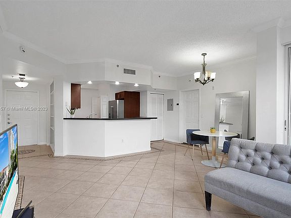 5th image of 3105 NE 184th St APT 7103