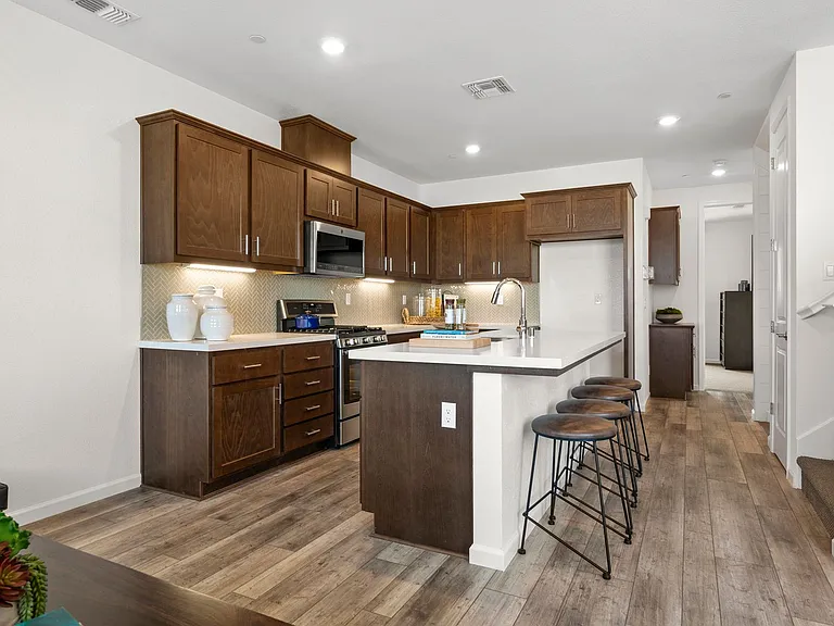 Spacious Townhomes in Provence at Natomas — Photo 78