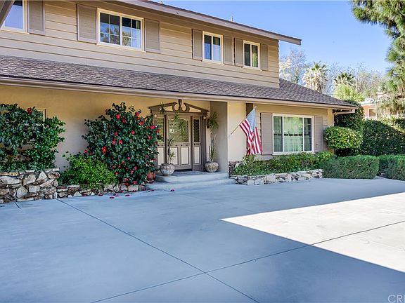 3rd image of 20233 Lorenzana Dr