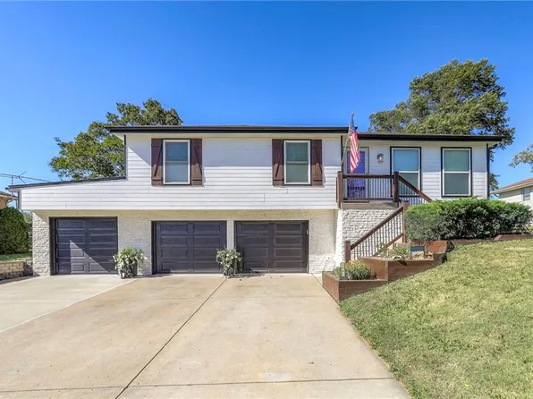 1521 Lexington Rd, Pleasant Hill, MO 64080