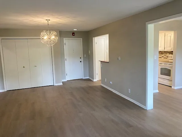 2403 S Goebbert Rd — Photo 9