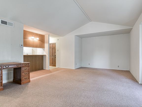 5th image of 215 W Mistletoe #E