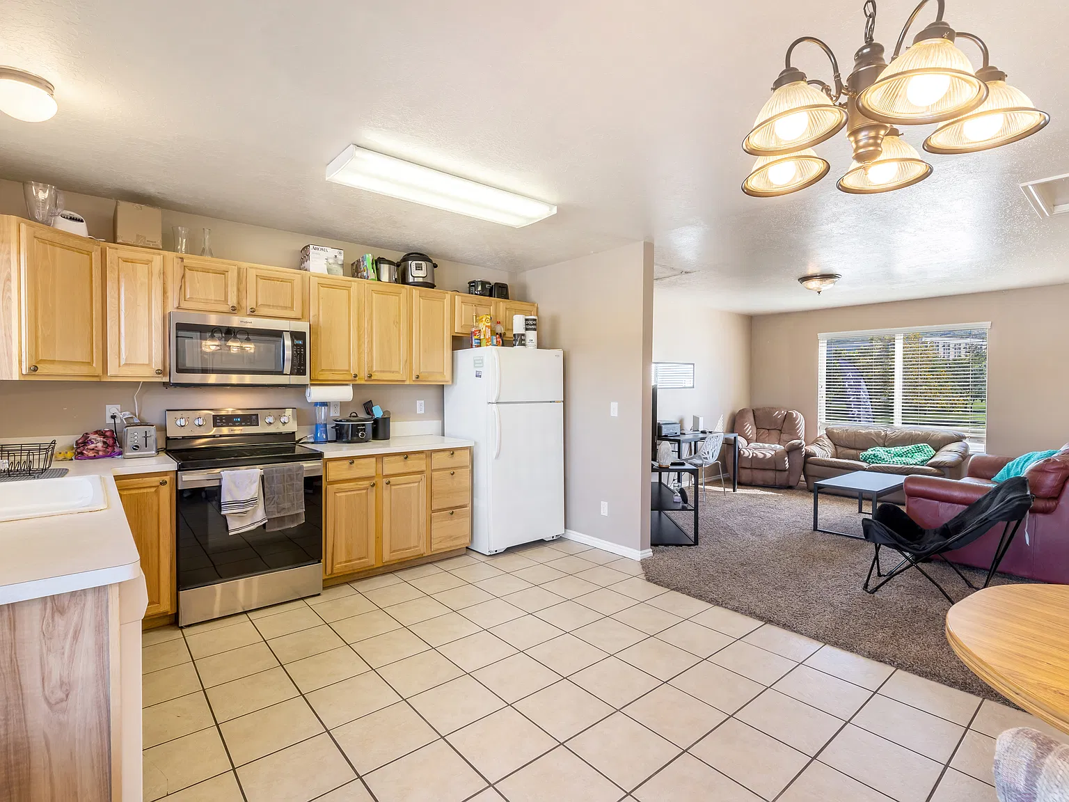 3 bed, 1.5 bath, 1800 sqft, $625 — Photo 2
