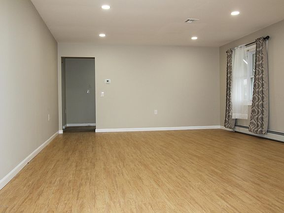 3rd image of 29 Purnell St