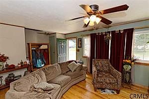 3rd image of 9 Lois Ln
