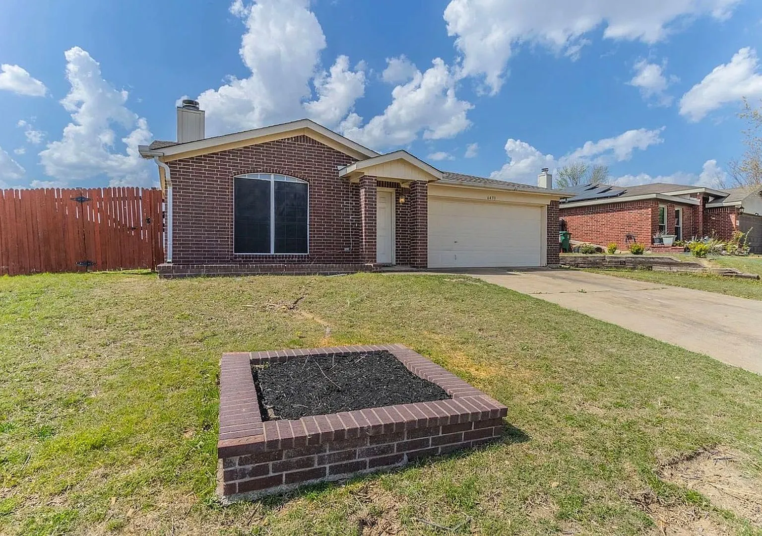 Charming 3-Bedroom Home with Vaulted Ceilings & Fireplace — Photo 2