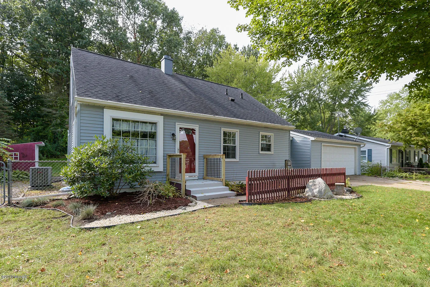 213 Manor Dr photo 1