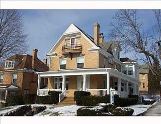5th image of 544 1/2 E Pearl St