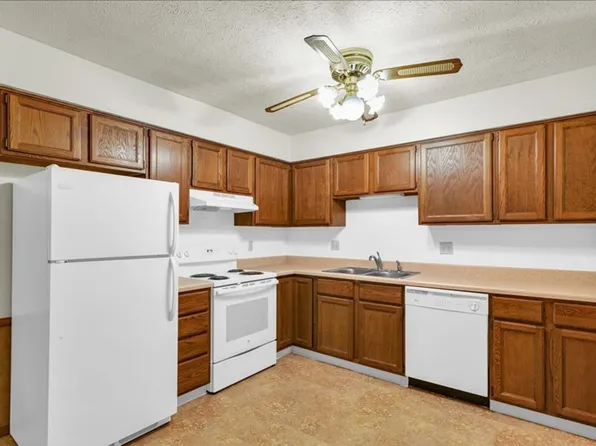 713 Fairmont, 713 Fairmont Dr APT 2C, Bloomington, IL 61704