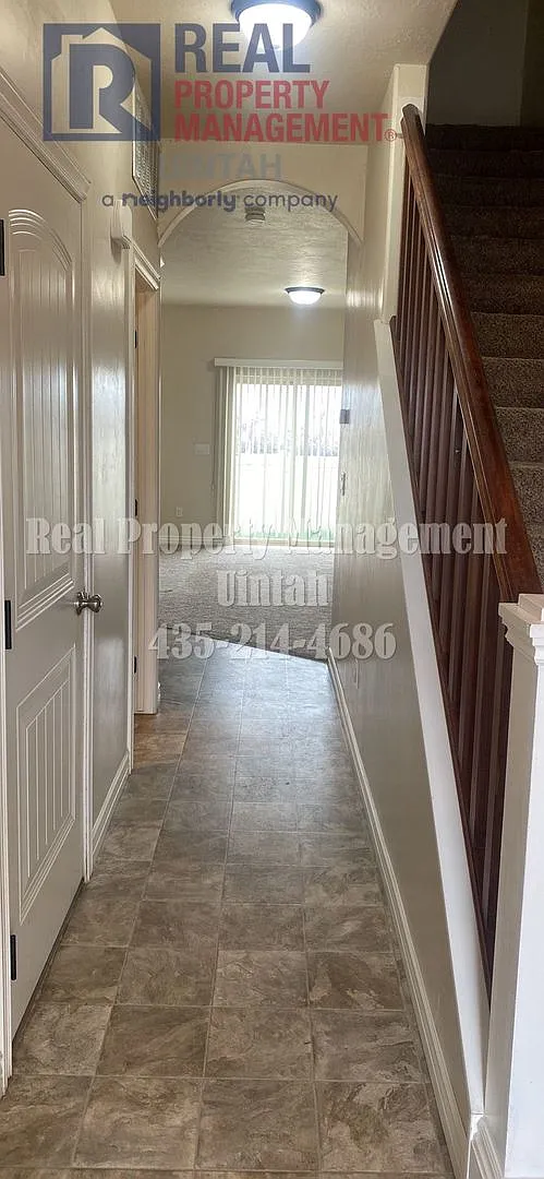 Cozy 3 Bedroom 2 1/2 Bath townhome in Fox Run — Photo 4