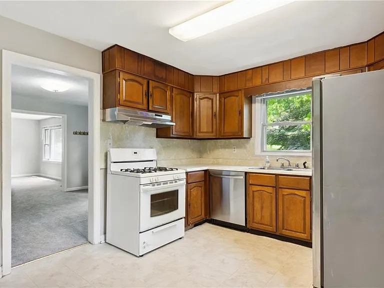 1682 Bridgeport Dr NE — Photo 10
