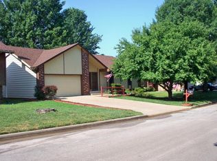 1622 W Lindberg St, Springfield, MO 65807